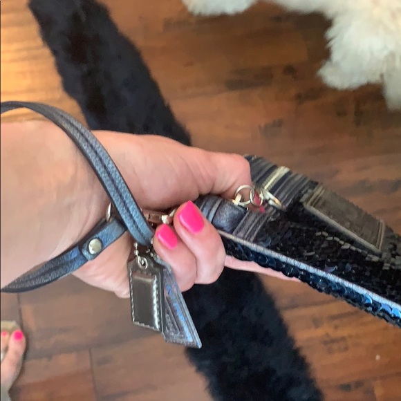 LG WRISTLET main image 1